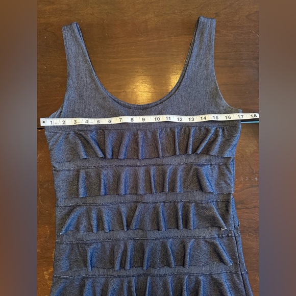 💥Priced to sell💥
ISLE Apparel sleeveless tank ruffle cha cha dress Size Medium - Picture 8 of 11